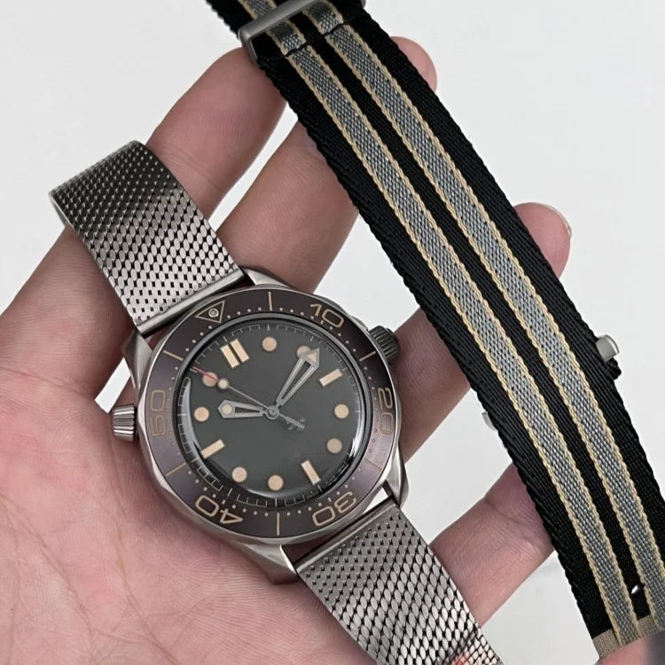 High End Design  Fully Automatic Mechanical Waterproof, Luminous Men's Watch
