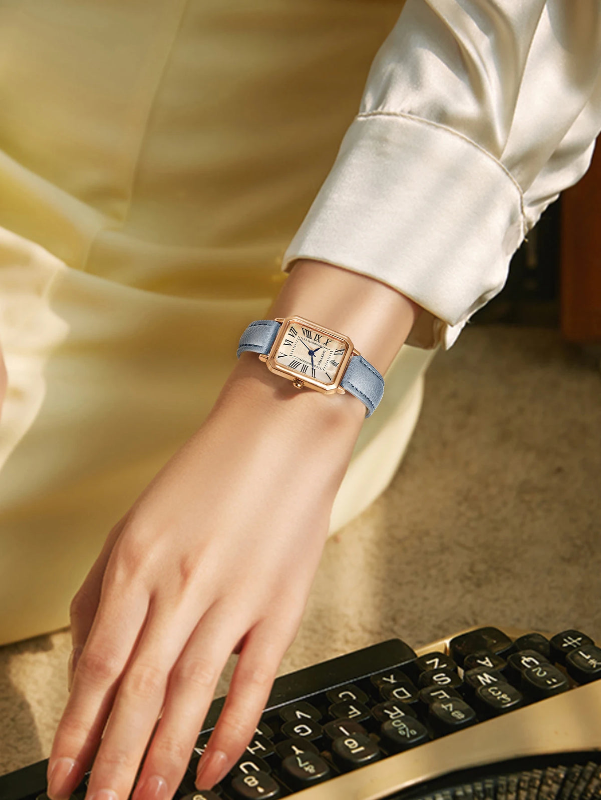 Fashion Retro Digital Dial Casual Watches Square Leather Strap Fashionable Clock Quartz Wristwatch for Women Gift